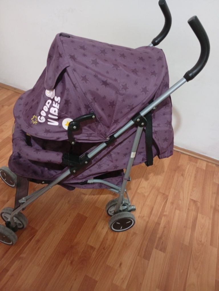 Vând căruț sport cu poziție de somn