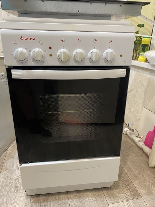 Электроплита Gefest в хорошем состоянии    цена  30 тысяч самовывоз