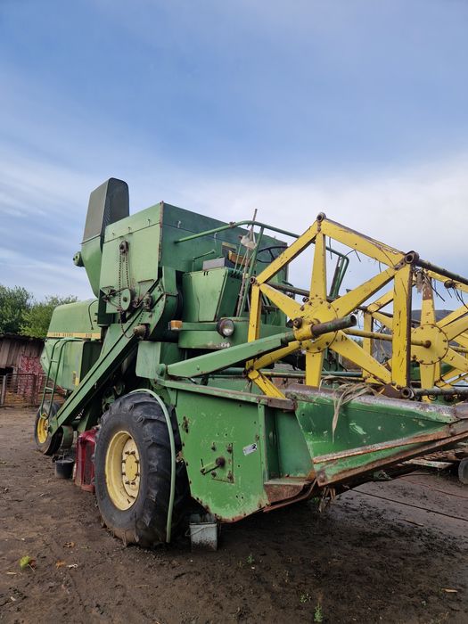 Vând combina JOHN DEERE
