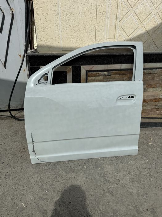 Petnoga detallar bor