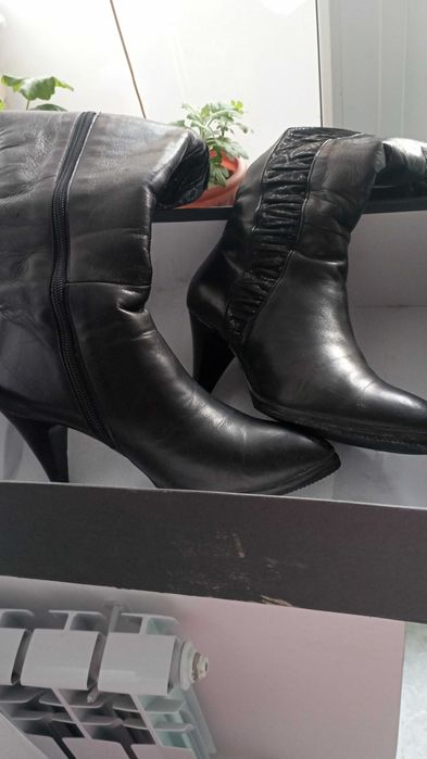 Продам зимнюю и осеннюю обувь размер 36-37