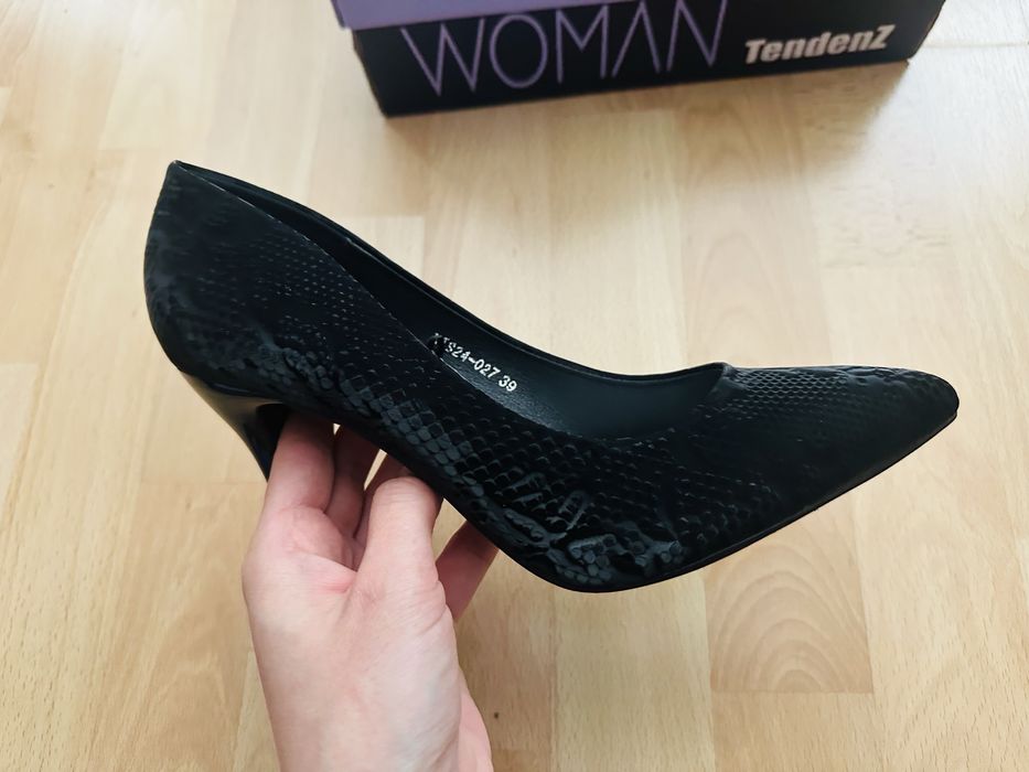 Стилето обувки TENDENZ