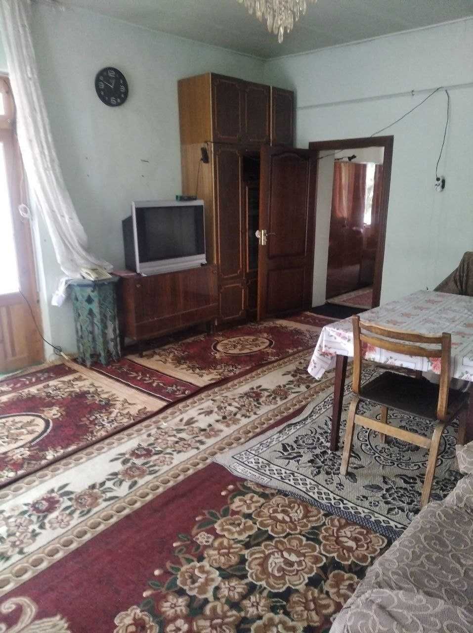 Срочно  Штабда  уй сотилади.