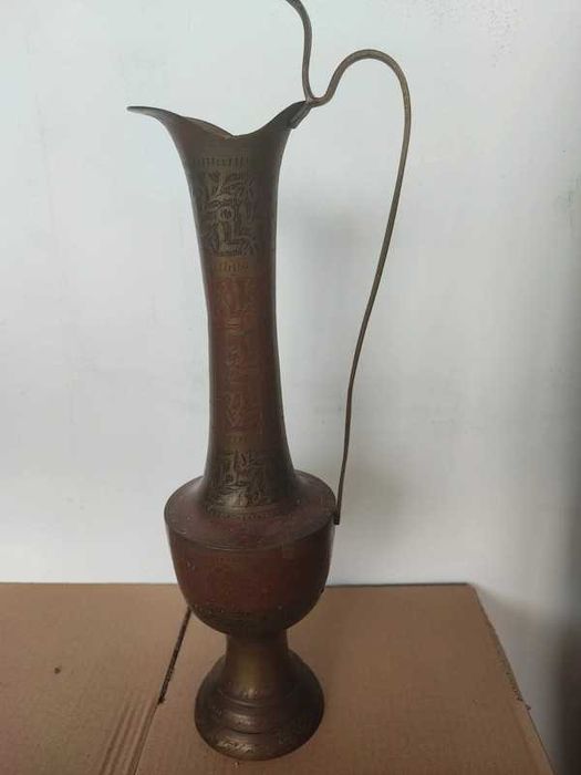 Ulcior oriental din alamă gravată manual – decor vintage cu aer exotic