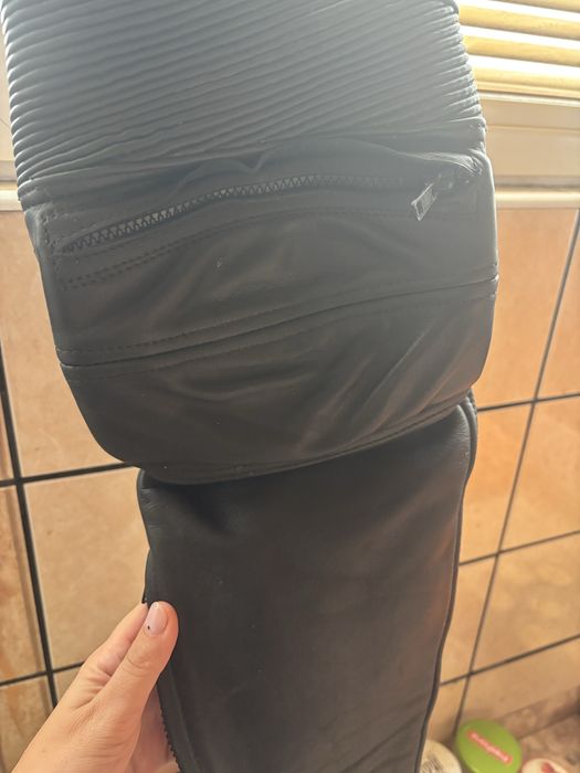 Продавам Мото Панталон размер С за жена до 60кг.