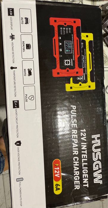 Интелигентно зарядно за акумулатор HUSGS 12A 6A