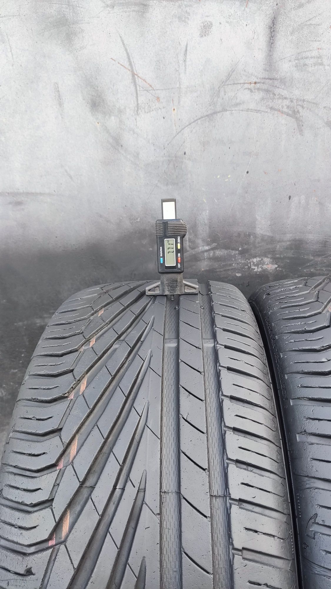 1бр. лятна гума 245/45/17 Uniroyal Rain Sport 
dot22
7.7mm
Добро състо
