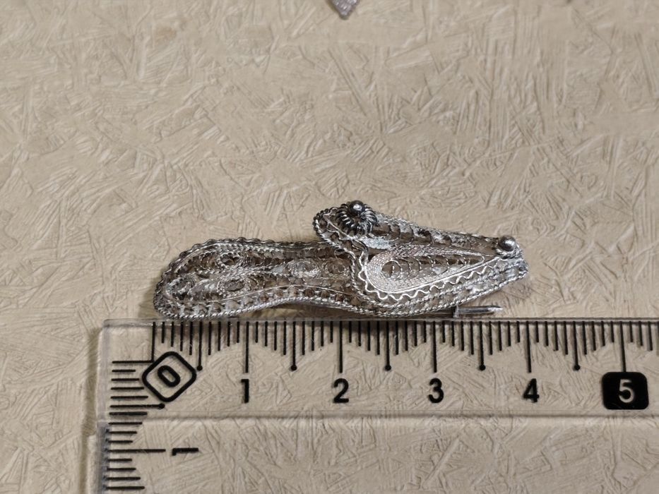 Стара сребърна брошка Пантофка филигран