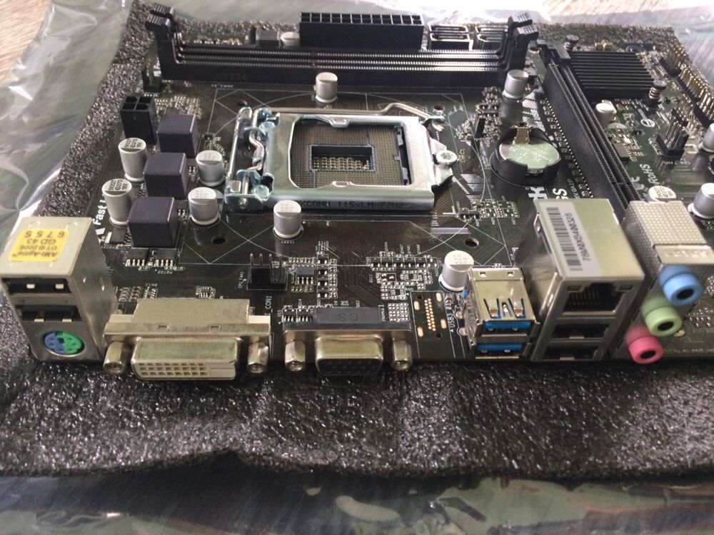 продам материнская плата  в хорошем состоянии Asrock socket Lga  1150