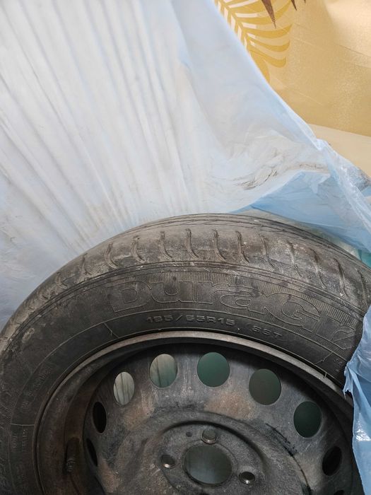 2 Jante complete cu cauciucuri Goodyear 185/65 R15 – stare bună!