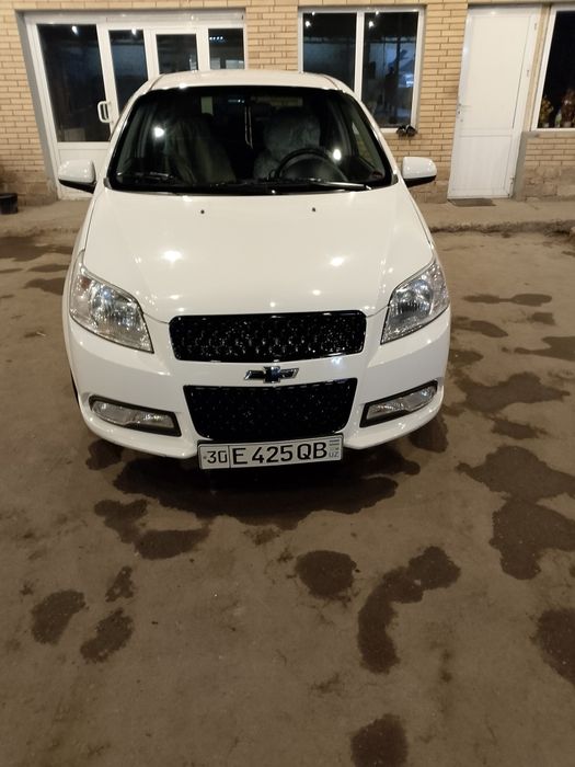 Qolgani mashina oldida gaplashiladi.