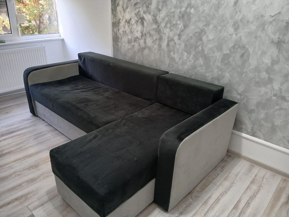 Vând canapea colțar extensibila,  cu spațiu depozitare si 3 perne!