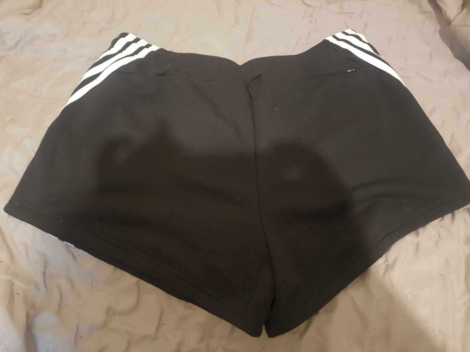 Pantaloni scurti dama Adidas Originals marimea L.- noi, cu eticheta