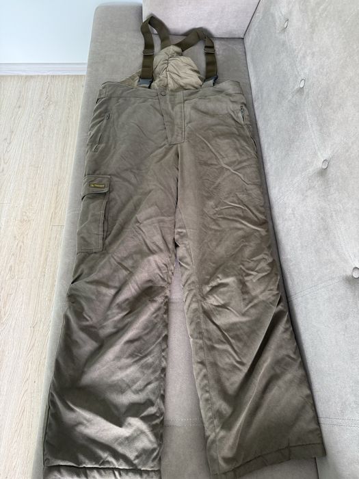 Продавам ловни зимни гащеризони