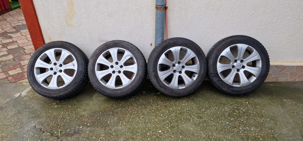 Vând roți de iarnă 215 55 r17 Opel Vectra C