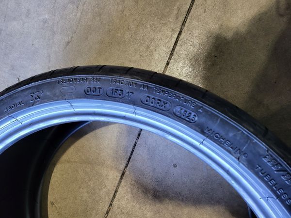 305/30/19//235/35/19 MICHELIN