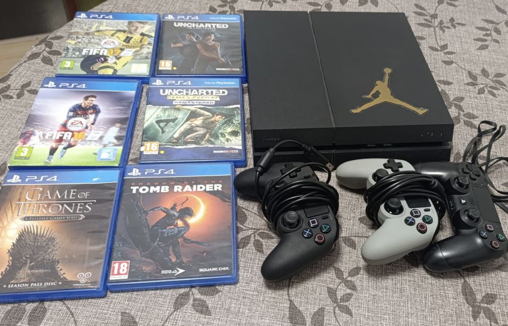 Play Station 4, 800gb