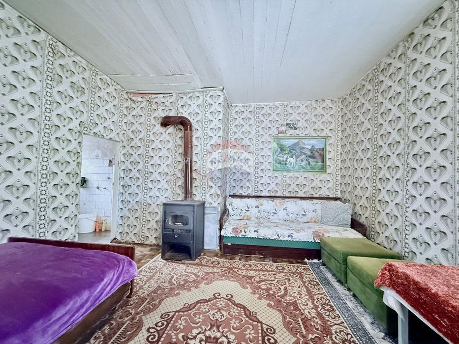 Самостоятелна къща с двор и потенциал за продажба, общ. Балчик, с. Гу