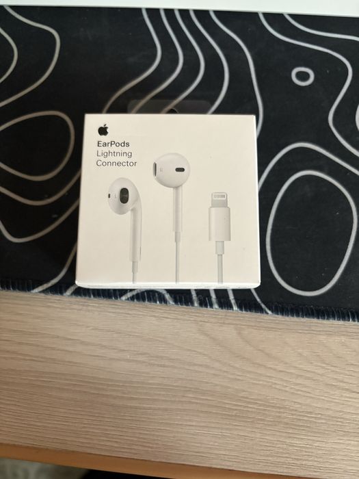 Продам наушники earpods