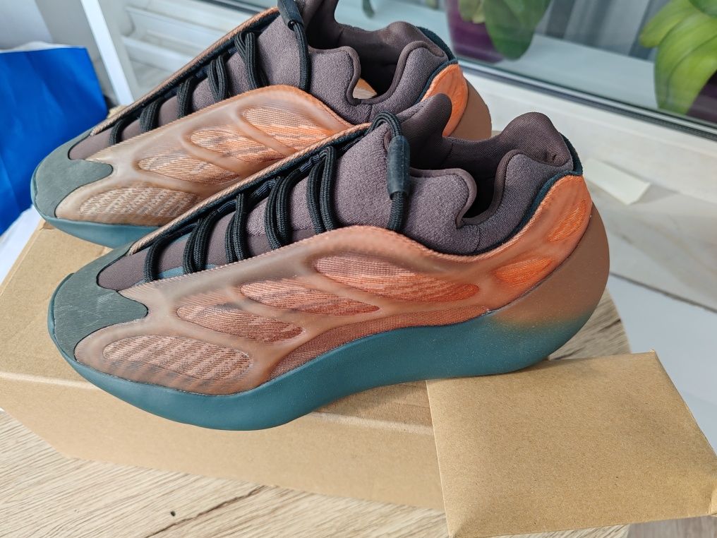 Adidas Yeezy 700 V3