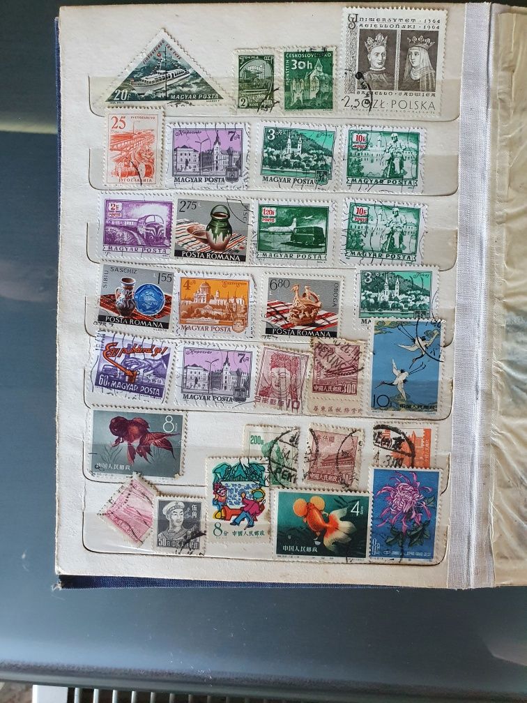 Clasor cu 242 timbre