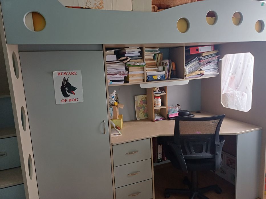 Pat copii cu birou si dulap incorporat