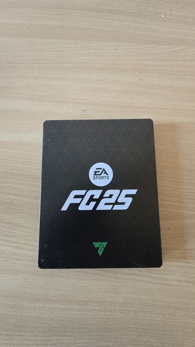 Продавам " EA SPORTS FC 25 " за плейстейшън 4