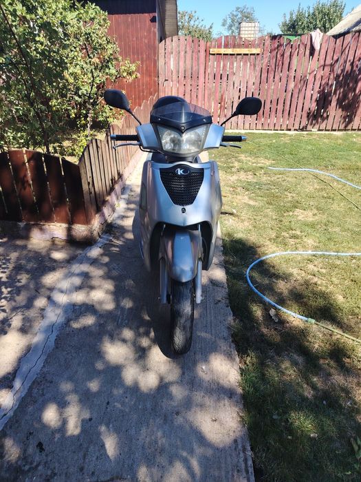 De vânzare Scuter Kymco 125 este in stare buna Da nu are acte