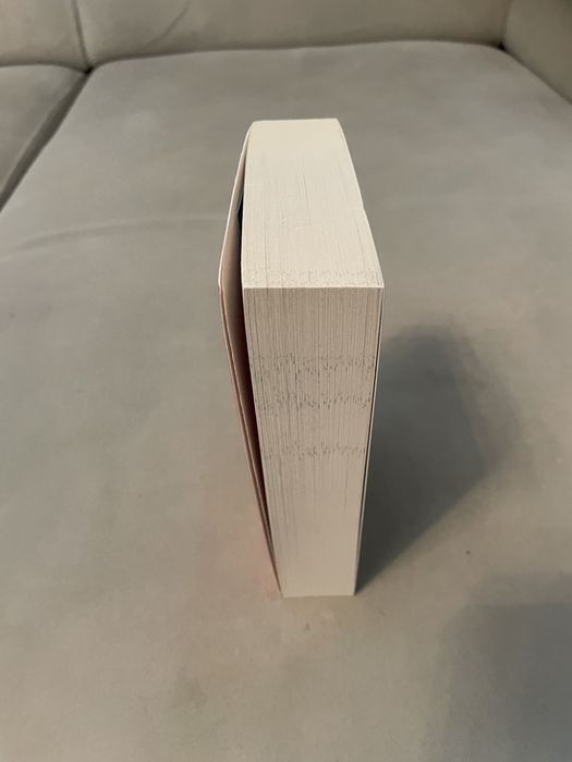 Regatul spinilor si al trandafirilor, paperback