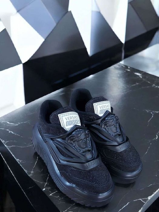 Adidași Versace Odissea