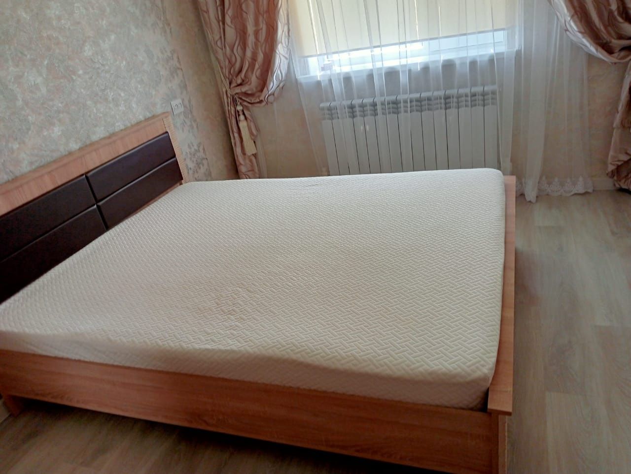 Продаю двуспальную кровать