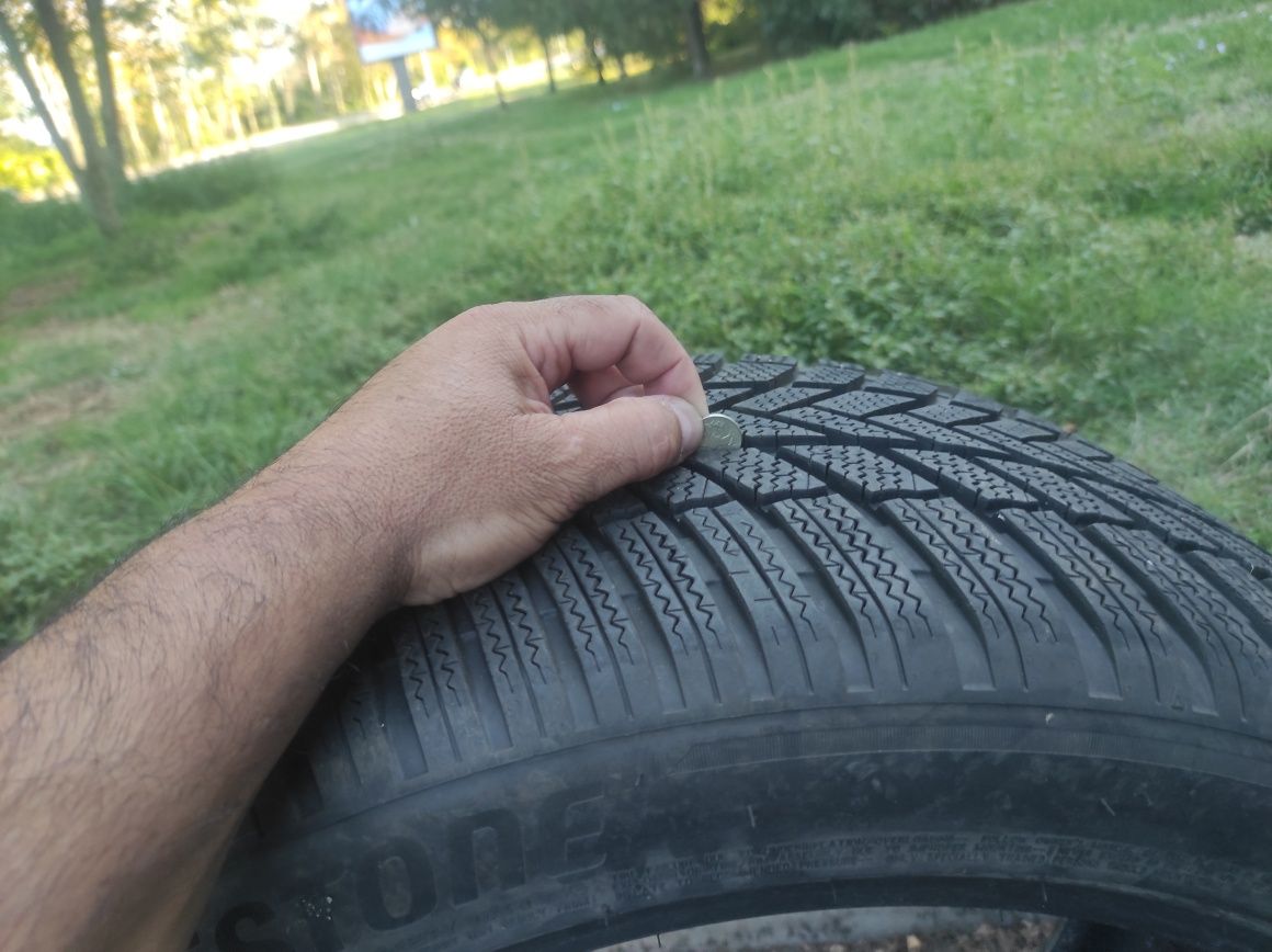 Продавам 1бр гума зимна BRIDGESTONE 295/40/R21 111V