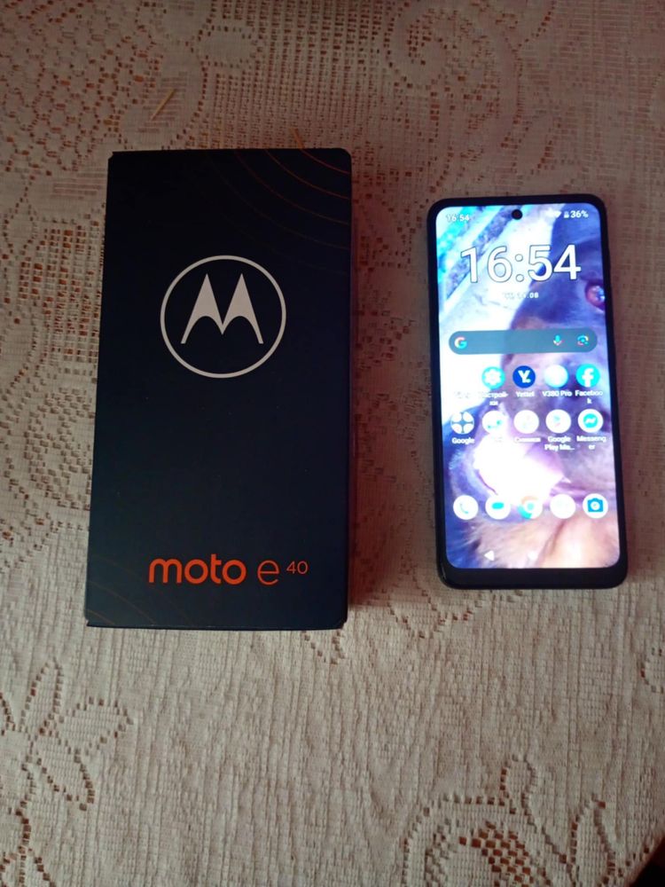 Motorola E40.