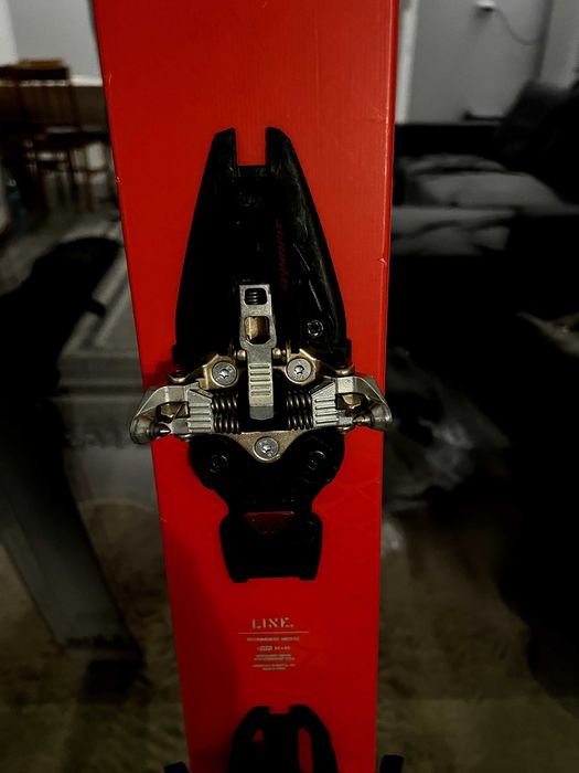 Vand skiurile de tura LINE BACON SHORTY ROUGE 2020
