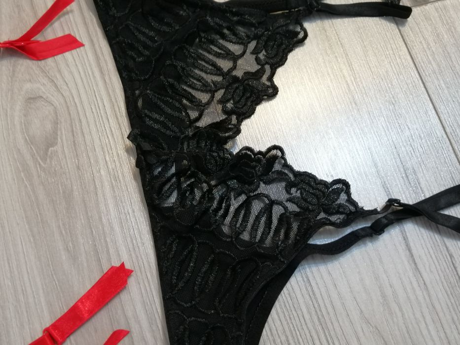 2 portjartiere noi din dantela rosie si neagra sexy marimea L si XL