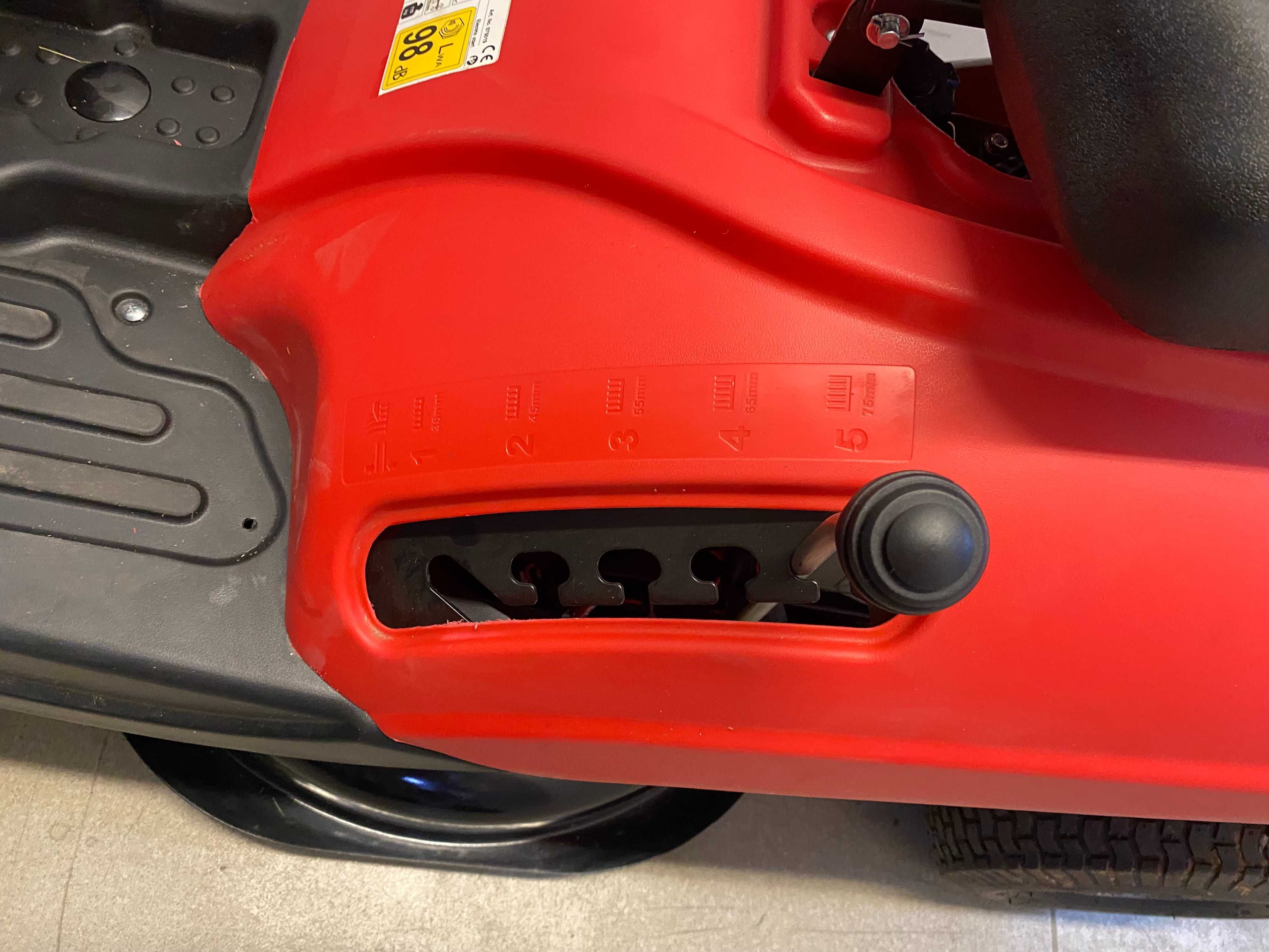 075019	Косачка тракторна 196cc 4.8kW (6,4hp) 61cm 24" 150L RD-GLM16