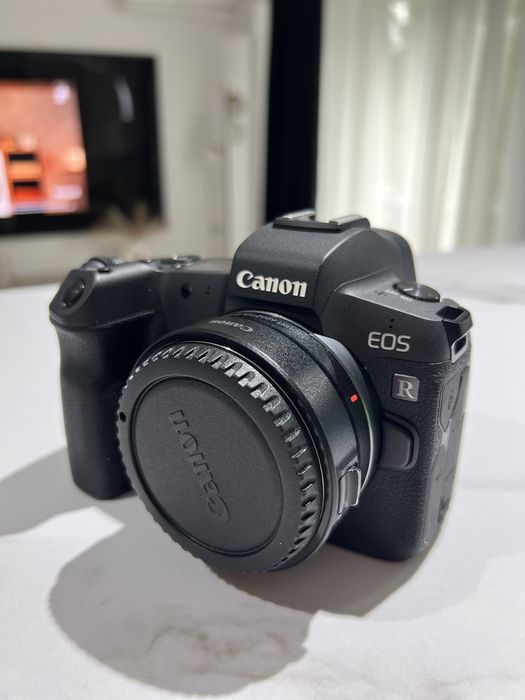 Canon Eos R + adaptor RF to EF sub 1000 cadre ca nou
