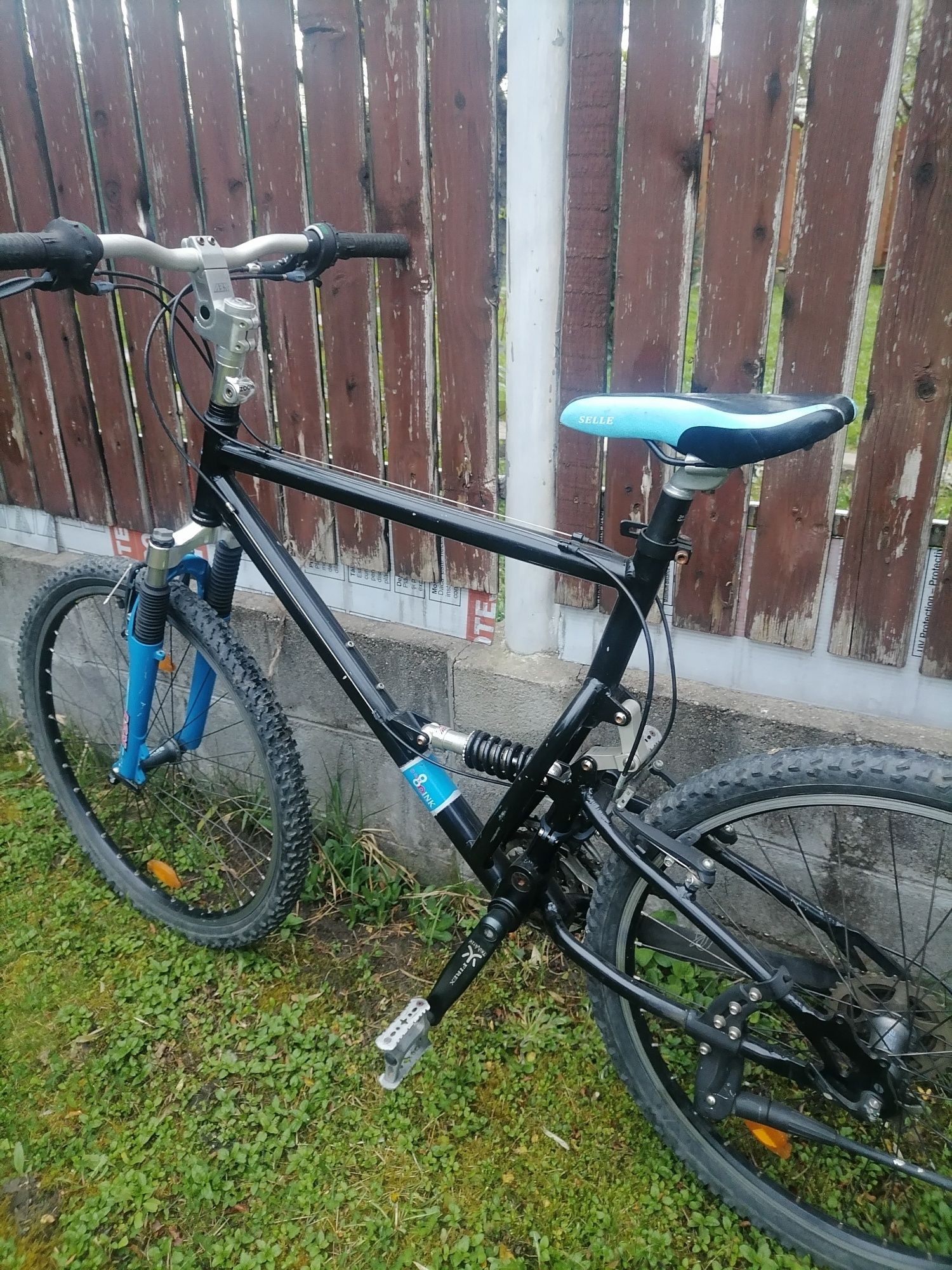 Bicicletă cadru aluminiu.