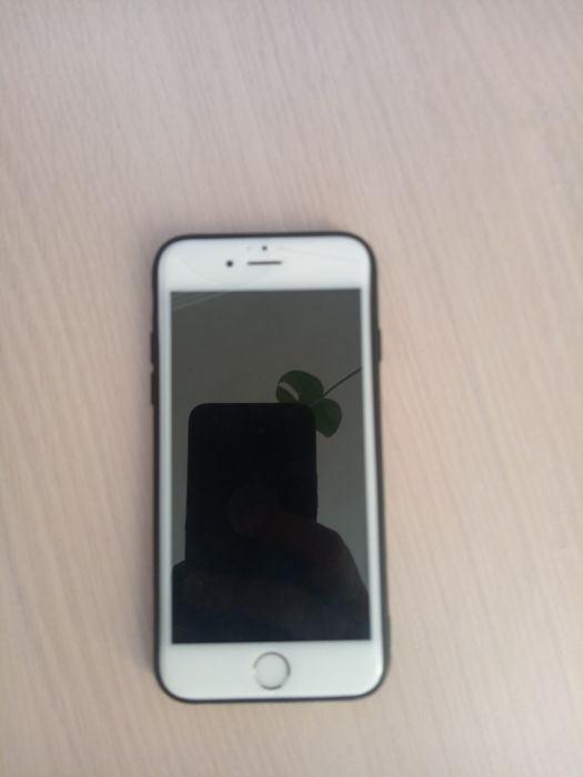 Аифон 6 сатылады. Жасап тұр. Батареикасы новый.