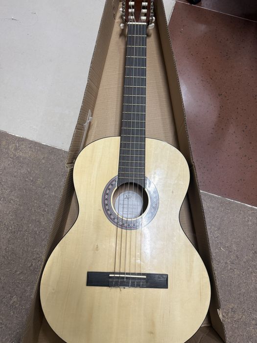 Гитара ARG г Жанатас 3 мкр 31/2д лот 789829