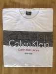 Tricou  Calvin Klein.Produs nou! Așteptăm comenzile dtra!