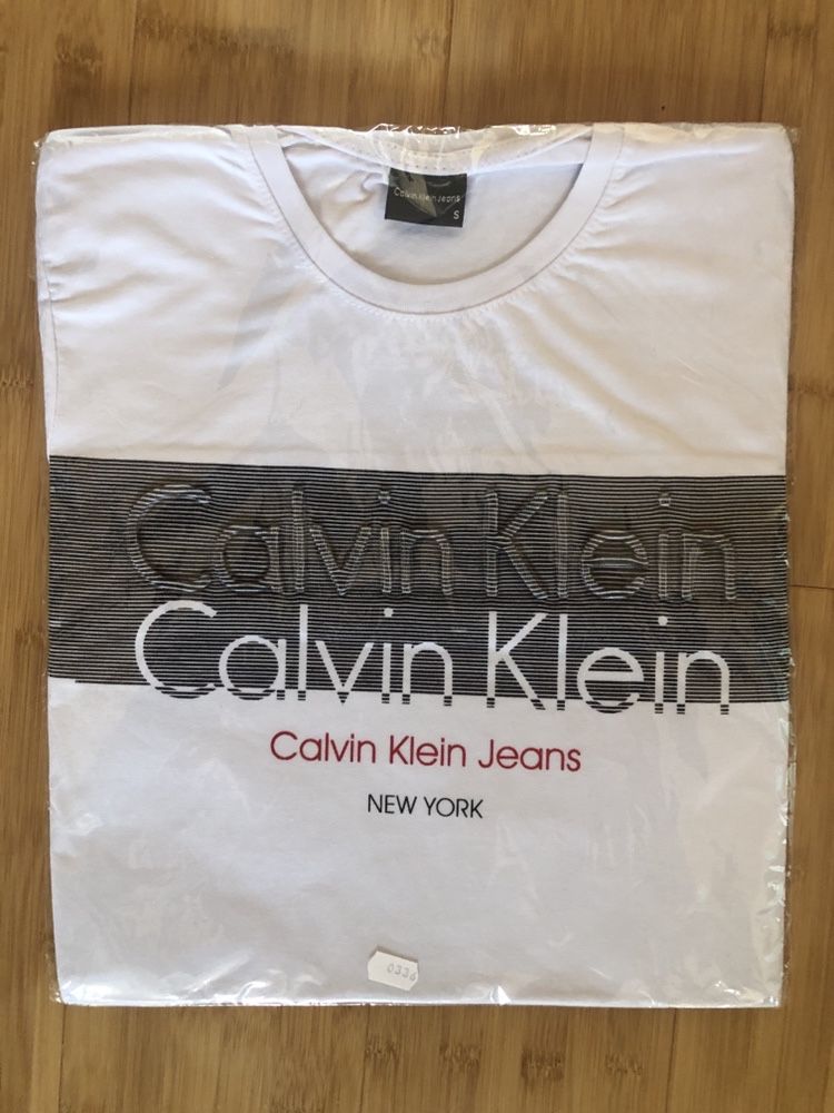 Tricou  Calvin Klein.Produs nou! Așteptăm comenzile dtra!