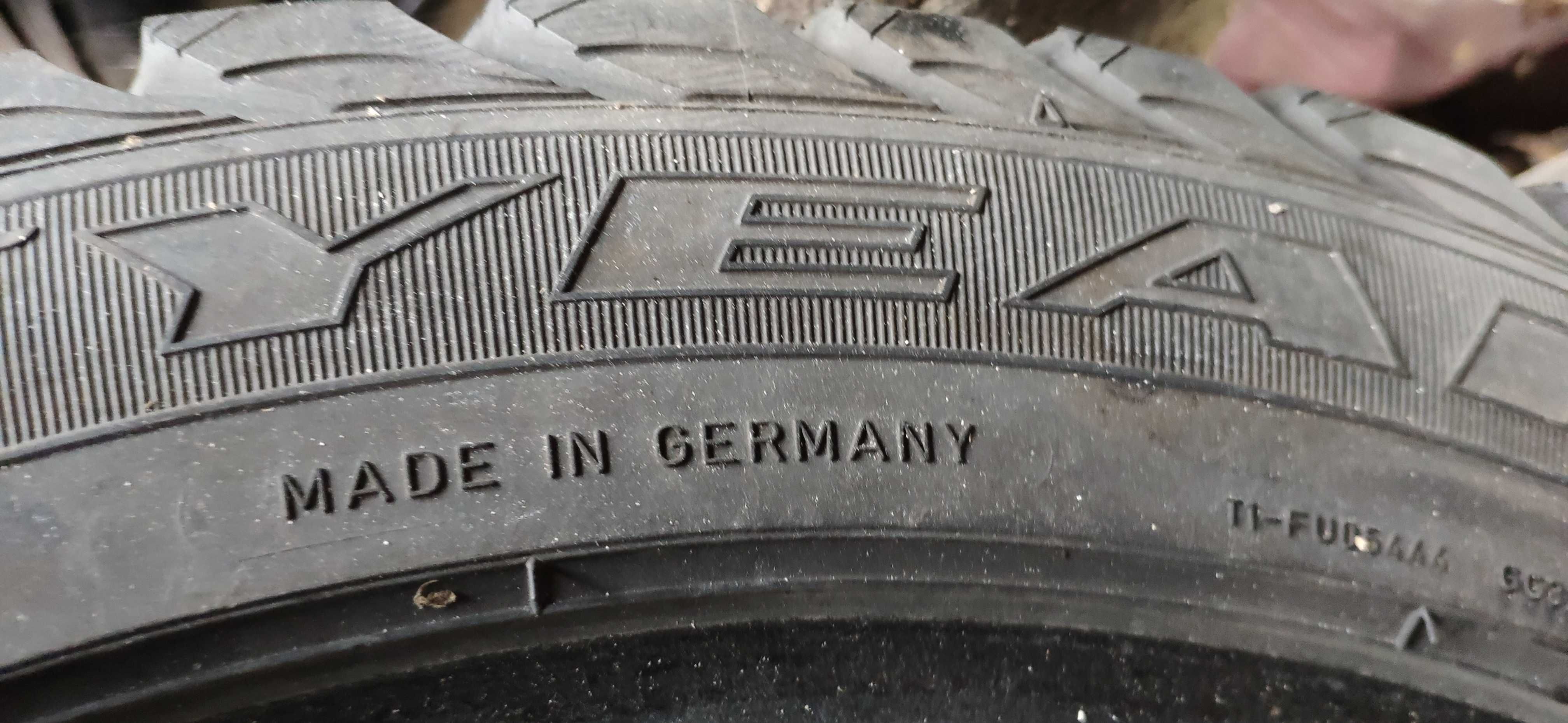 Anvelope de iarnă Goodyear 235/45/R17