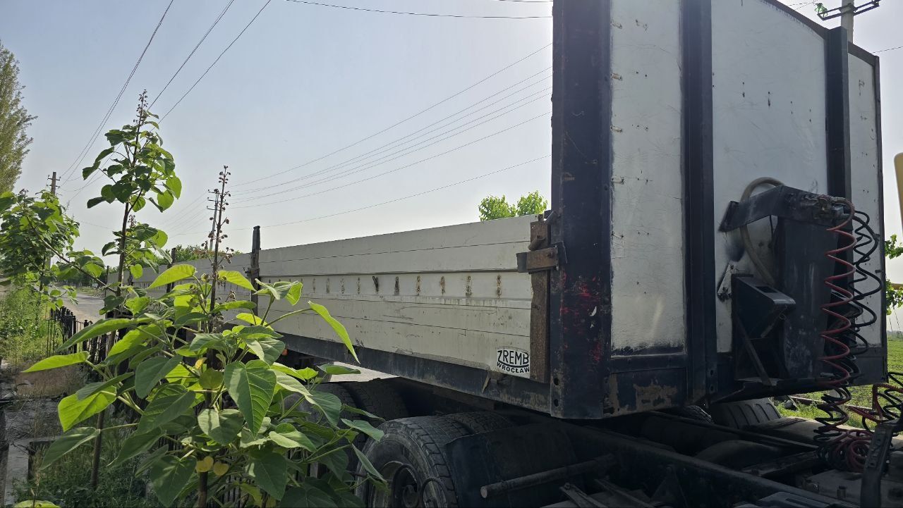 Полуприцеп сотилади
