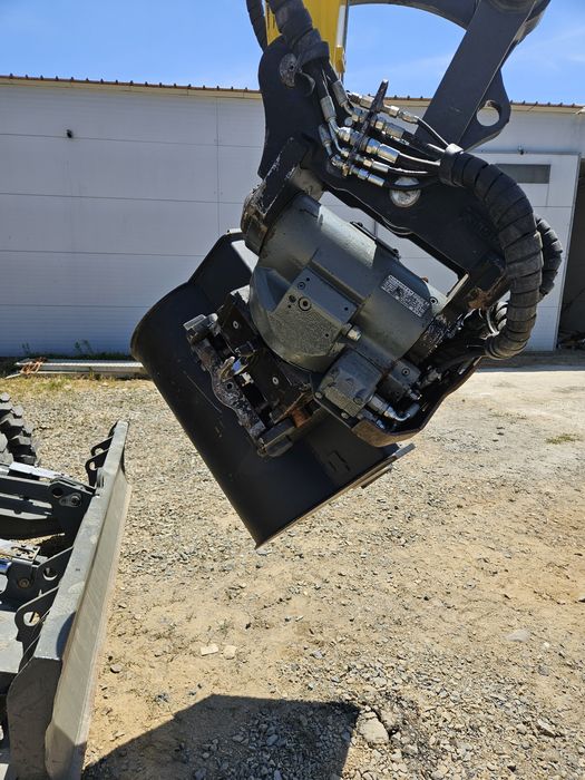 Excavator pe roti Neuson rototilt