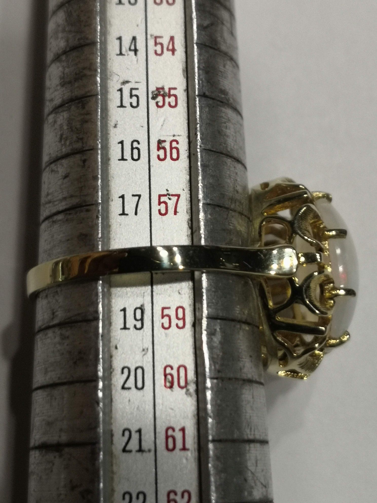 Vind inel deosebit din aur 14kt cu opal natural