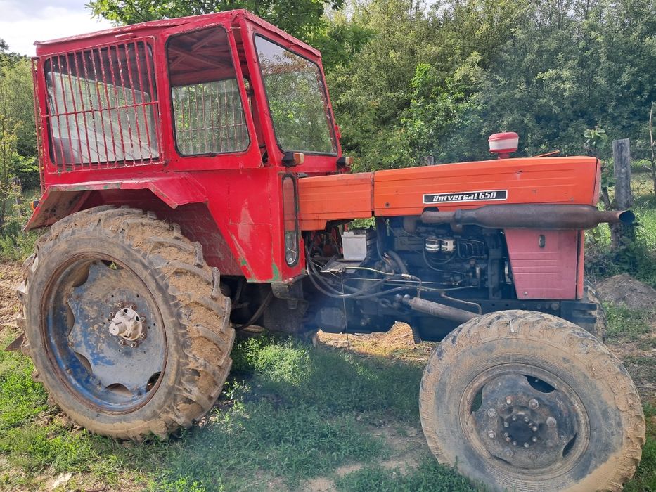 Vând Tractor U651