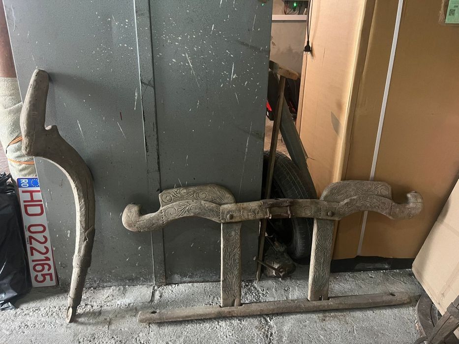 Car antic păstrat din vremea bunicilor