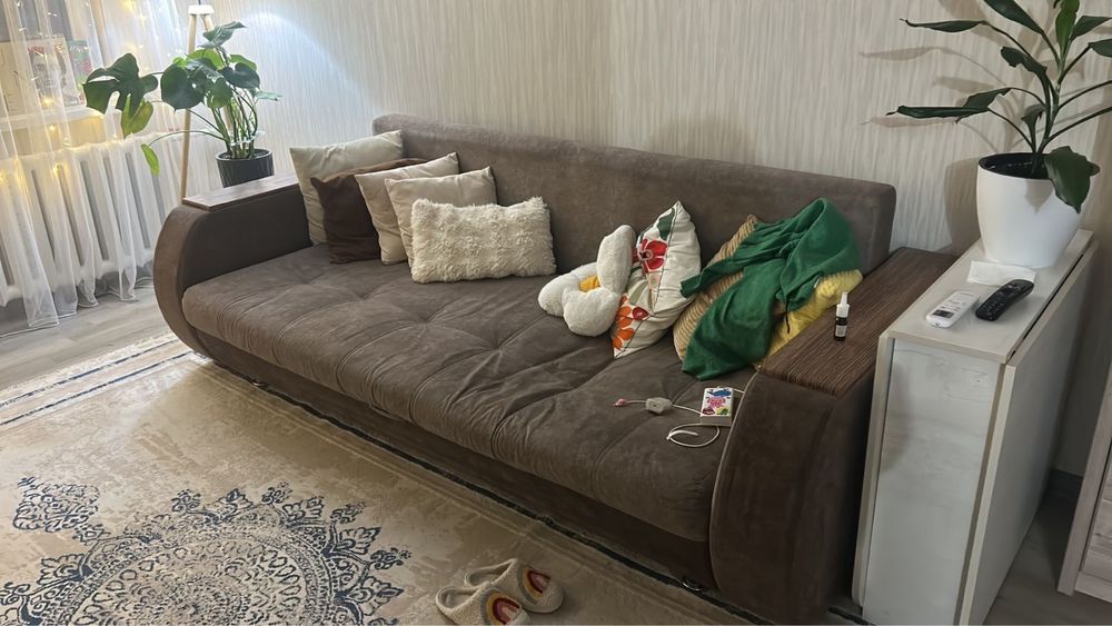 Диван раскладной для зала.