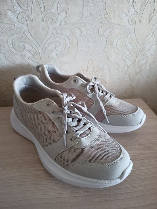 Кроссовки новые.